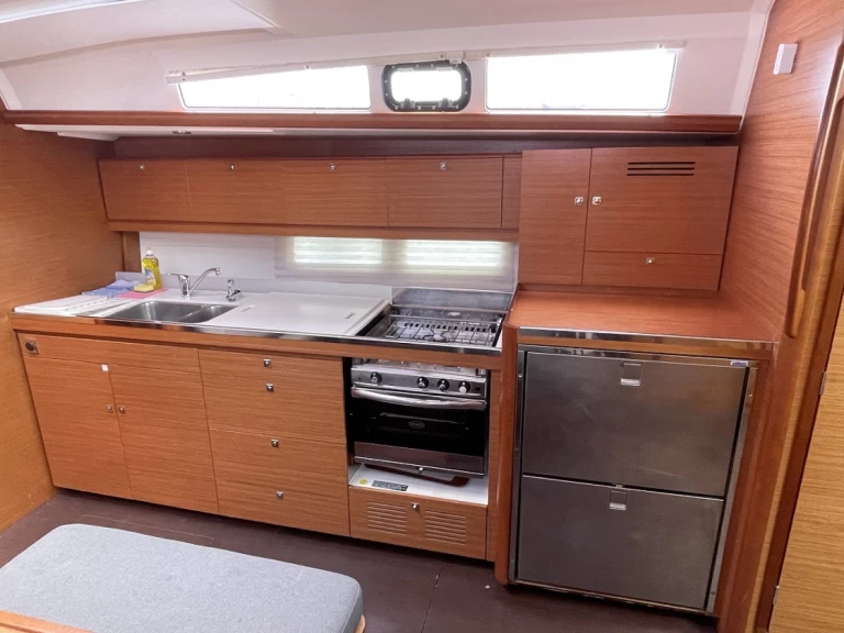 Dufour Dufour 460 Grand Large charter bareboat eller skeppad i Sukošan