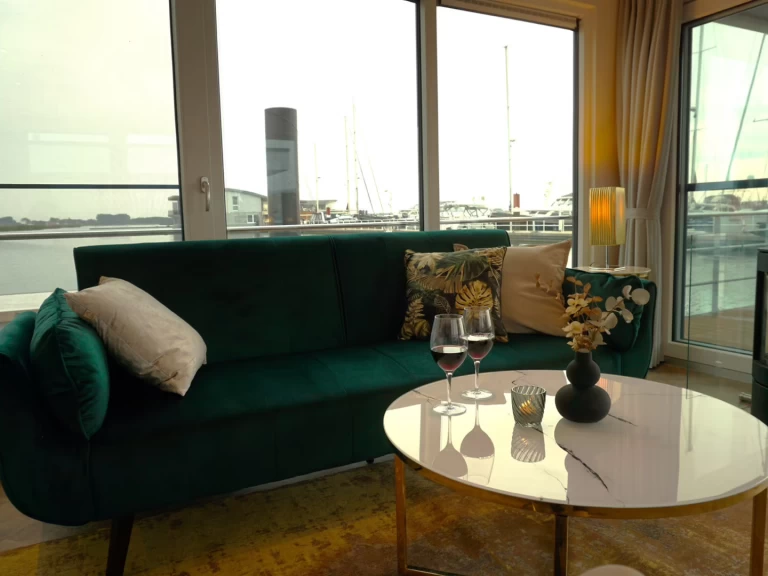 Uthyrning Kanalbåt FLOATING med en båtlicens 