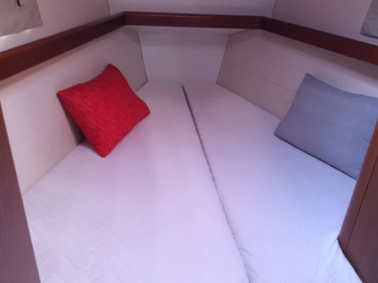 Båtuthyrning Bénéteau Oceanis 43 i Alimos på Samboat 