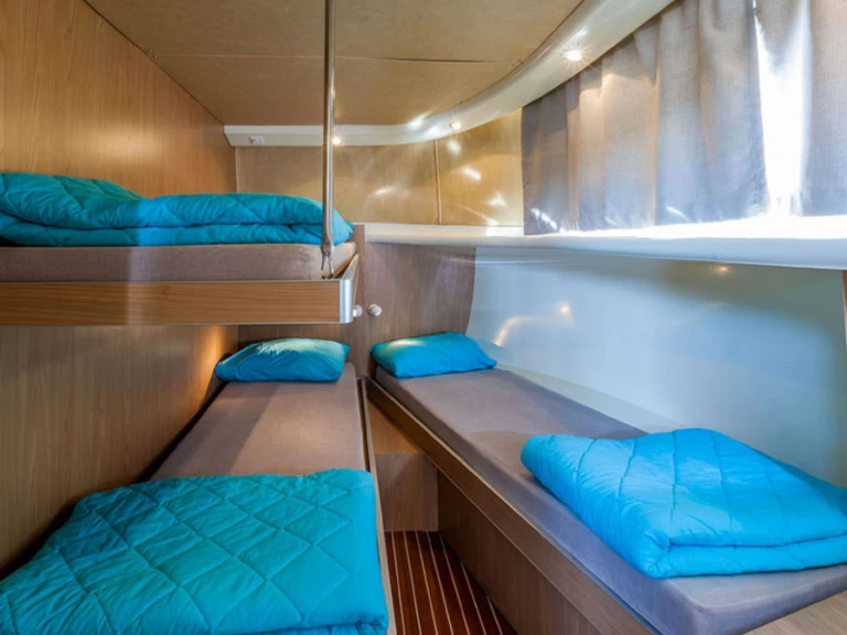 Motorbåt  för uthyrning Bram till det bästa priset 