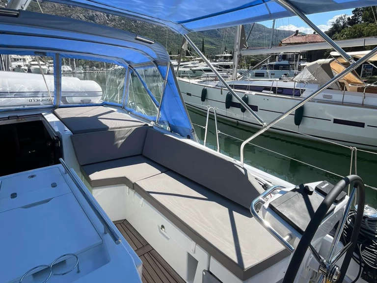 Uthyrning Segelbåt  Bénéteau med en båtlicens 