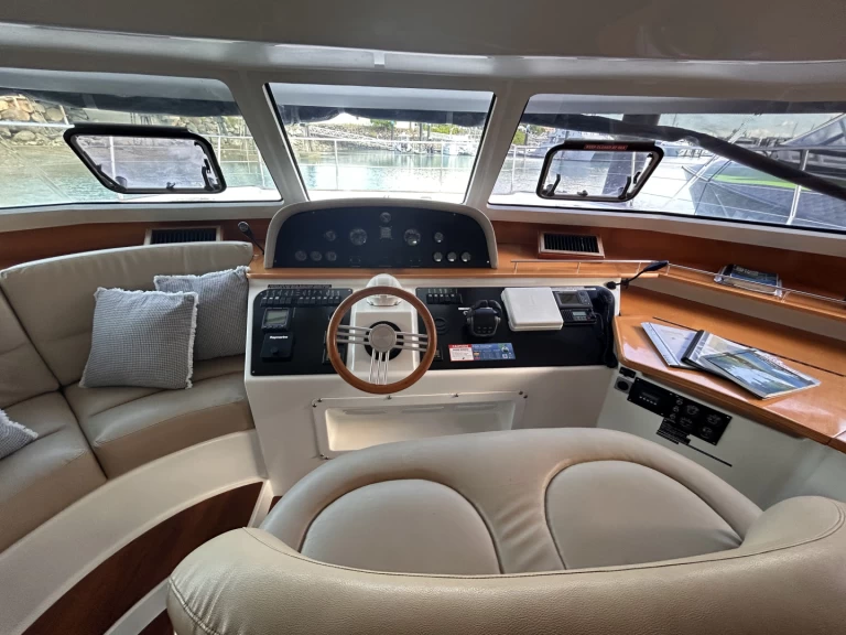 Hyr en Fountaine Pajot Cumberland 46 Airlie Beach 