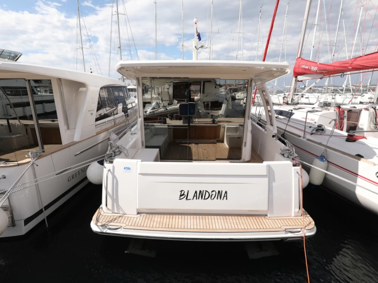 Uthyrning Lyx yacht Greenline Yachts med en båtlicens 