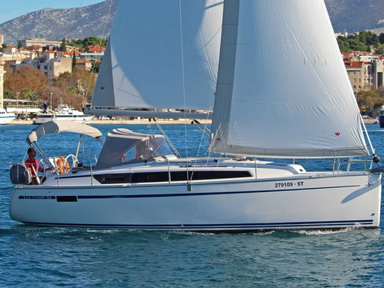 Bavaria Cruiser 34 charter bareboat eller skeppad i Split 