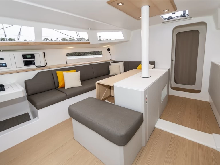 Pogo Structures Pogo 44 charter bareboat eller skeppad i Lanzarote