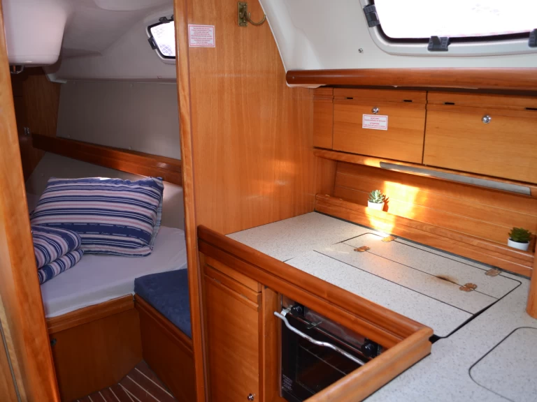 Hyr en Bavaria Bavaria 34 Cruiser - 2 cab. Primošten  