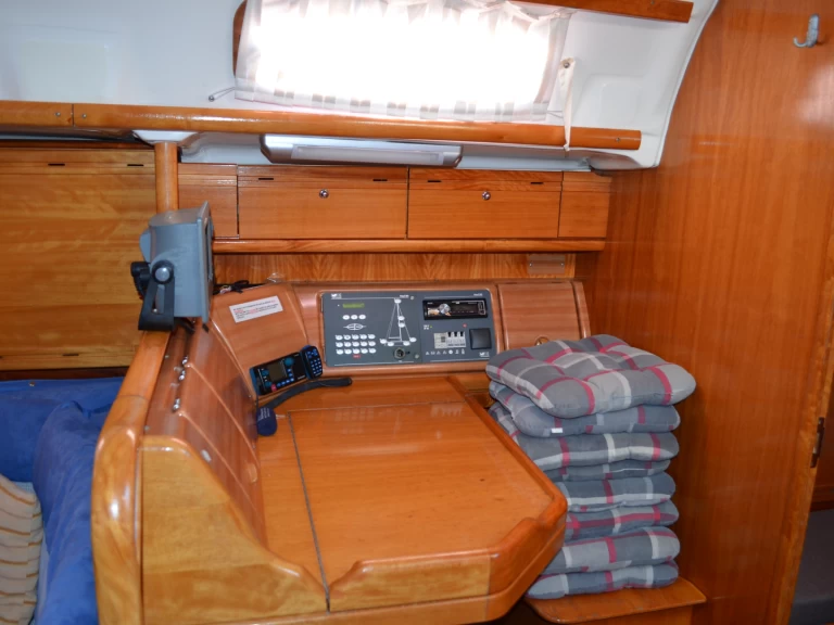 Bavaria Cruiser 46 charter bareboat eller skeppad i Primošten 