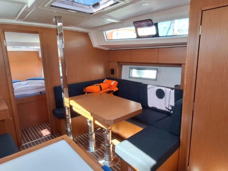 Hyra Segelbåt  med eller utan skeppare Bavaria Trogir  