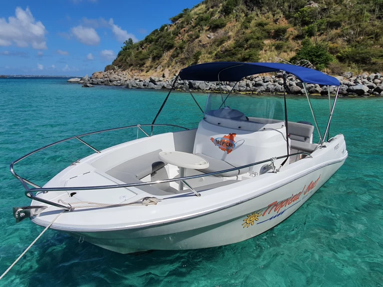 Jeanneau Cap Camarat 650 charter bareboat eller skeppad i Marigot