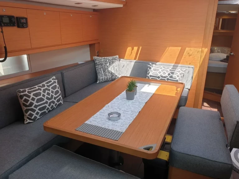 Segelbåt  för uthyrning Lefkáda till det bästa priset 