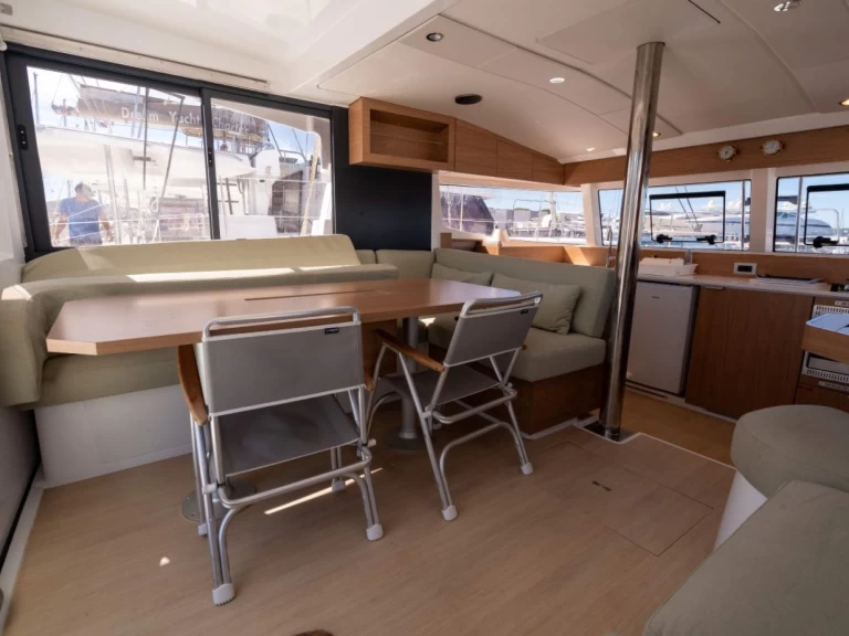 Bali Bali Catsmart charter bareboat eller skeppad i Saint-Mandrier-sur-Mer