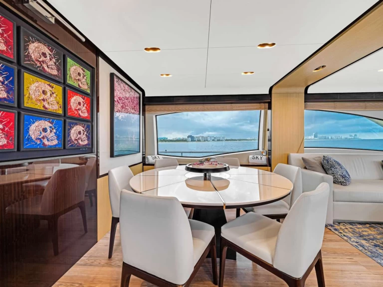 Azimut Sky charter bareboat eller skeppad i East Hampton