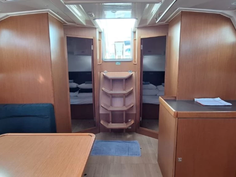 Bavaria Cruiser 46 charter bareboat eller skeppad i Trogir 