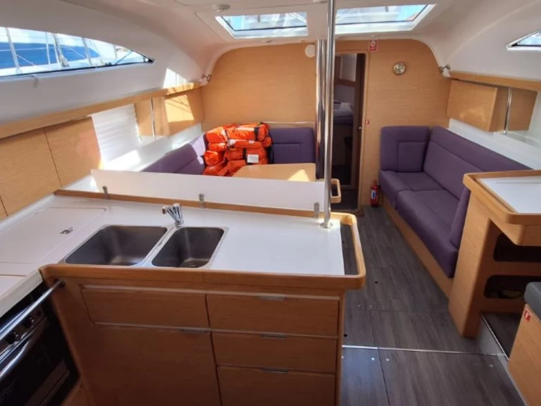 Elan Impression 45 charter bareboat eller skeppad i Trogir 