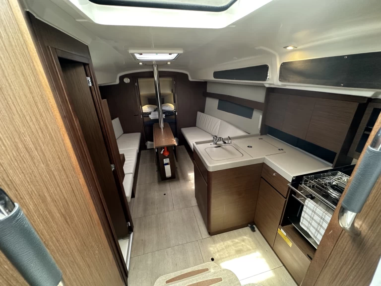 Yacht charter Alimos billig Oceanis 34.1