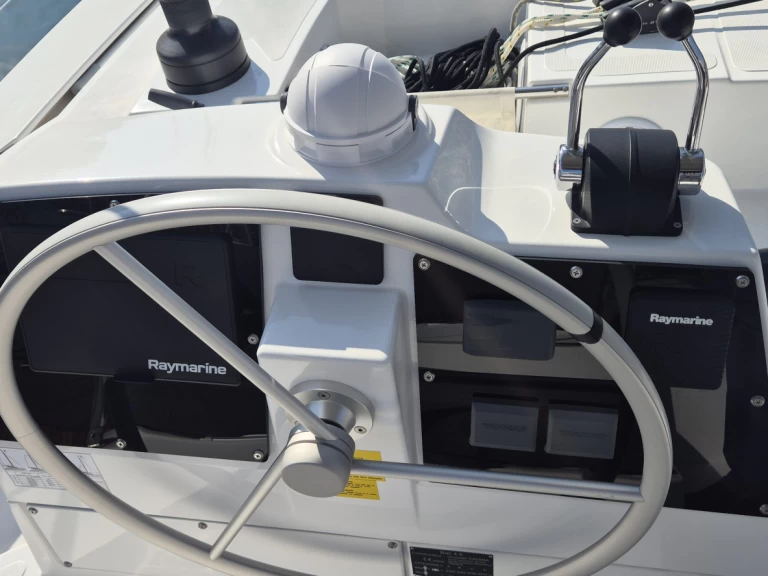 Bali Catamarans Bali 4.6 charter bareboat eller skeppad i Fethiye