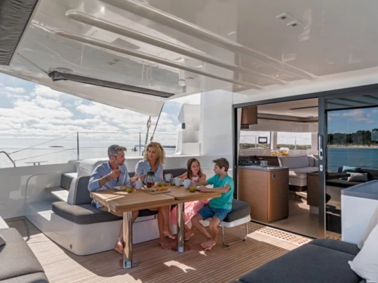 Uthyrning Katamaran  Lagoon med en båtlicens 