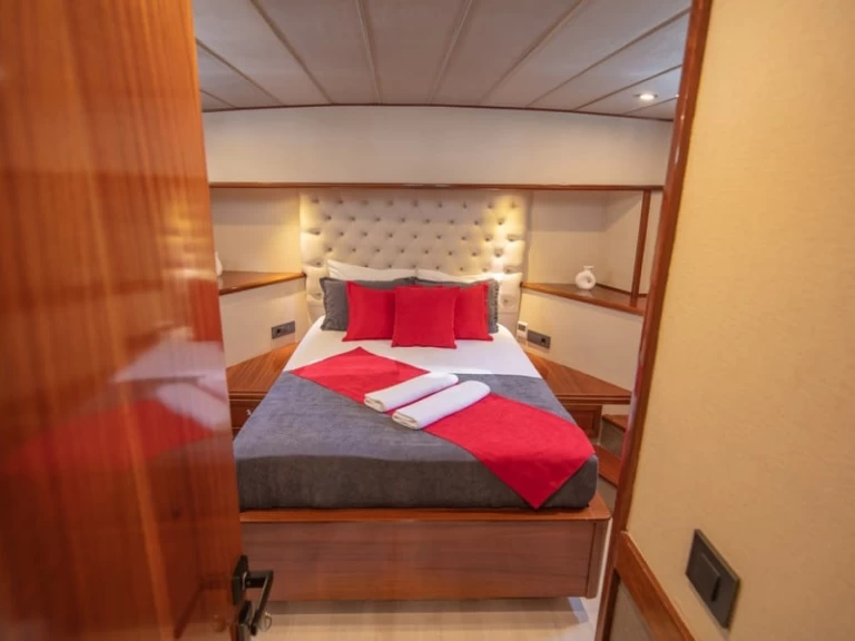 Yacht charter Marmaris billig Royal RTT