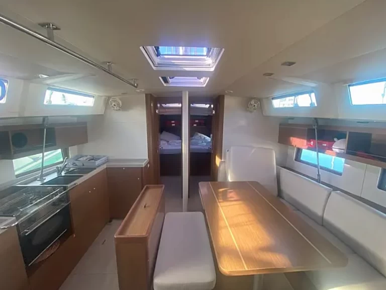 Uthyrning Segelbåt  Bénéteau med en båtlicens 