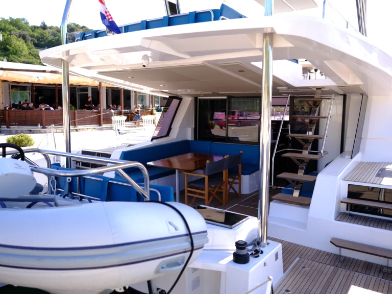 Hyr en Cervetti Yachts Cervetti 44 Power - 4 + 1 cab. Primošten  
