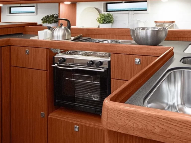 Hyr en Bavaria Cruiser 51 Alimos 