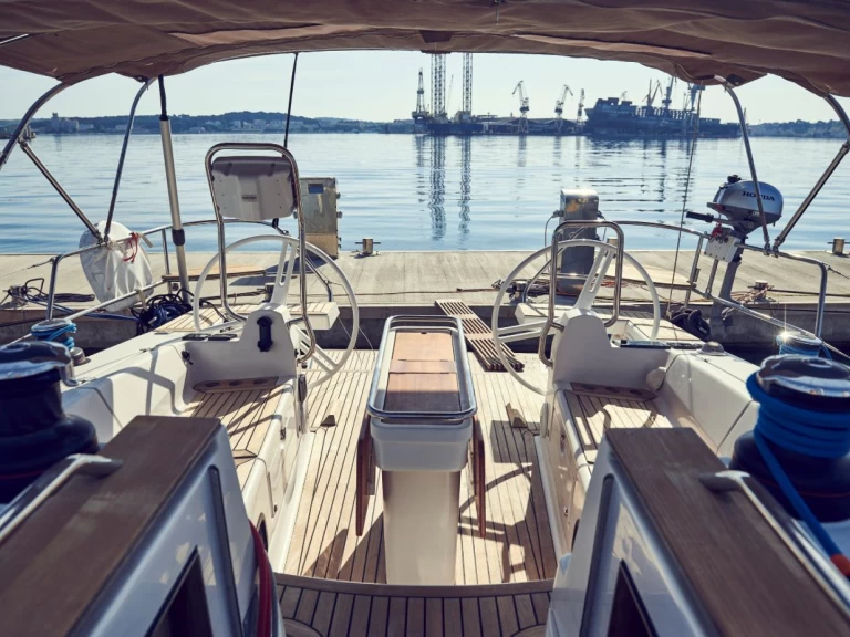 Elan Impression 45 charter bareboat eller skeppad i Pula 