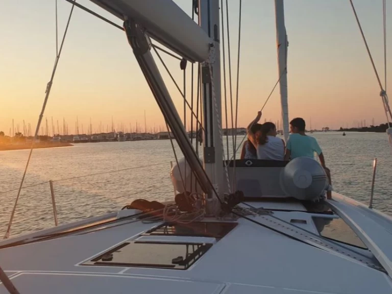 Bénéteau Oceanis 46.1 charter bareboat eller skeppad i Preveza