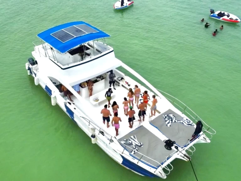 Uthyrning Lyx yacht Azimut med en båtlicens 