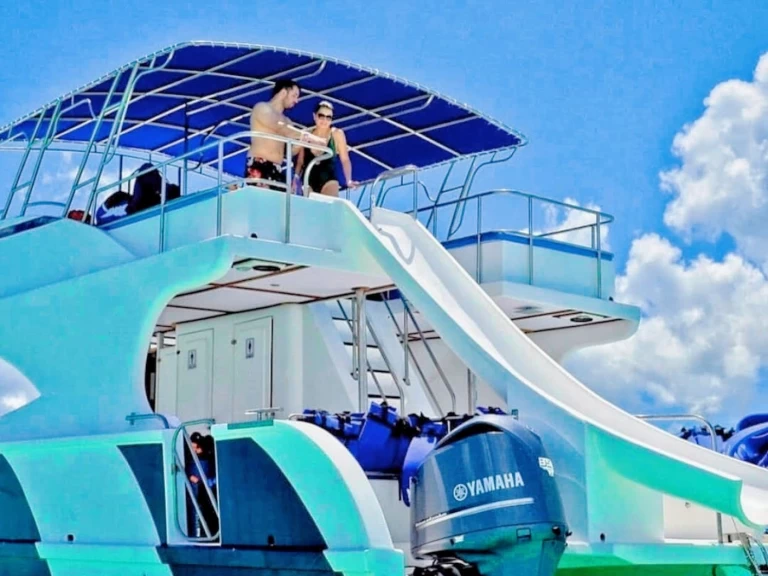 Azimut Azimut 100  charter bareboat eller skeppad i Punta Cana
