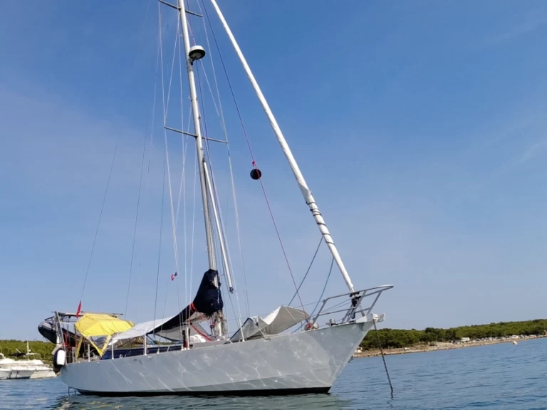 Meta Dalu 40 charter bareboat eller skeppad i Preveza