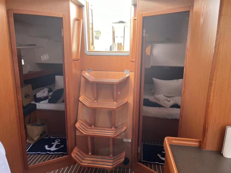 Bavaria Cruiser 46 charter bareboat eller skeppad i Turgutreis