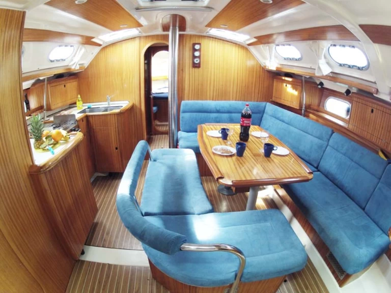 Dufour Gib Sea 43 charter bareboat eller skeppad i Split 