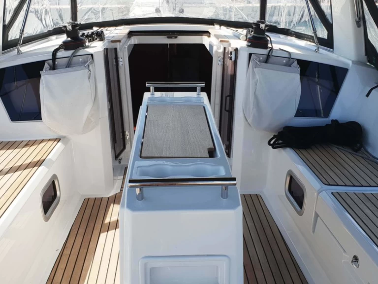 Uthyrning Segelbåt  Bénéteau med en båtlicens 