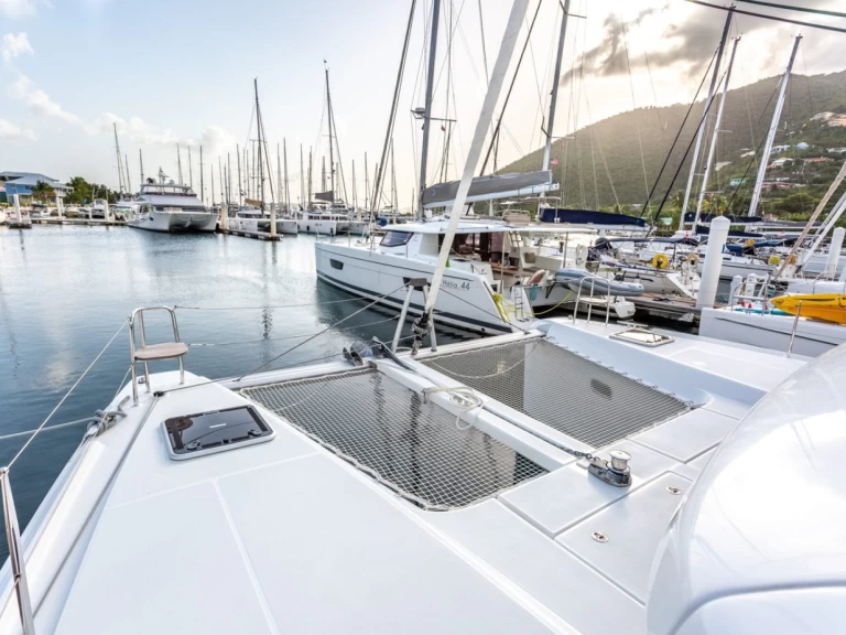 Hyra Katamaran  med eller utan skeppare Lagoon Road Town 