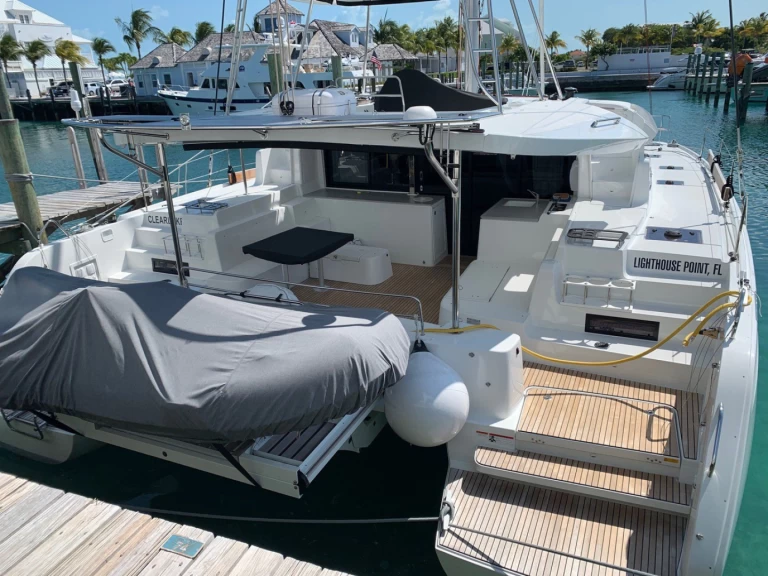 Uthyrning Katamaran  Lagoon med en båtlicens 