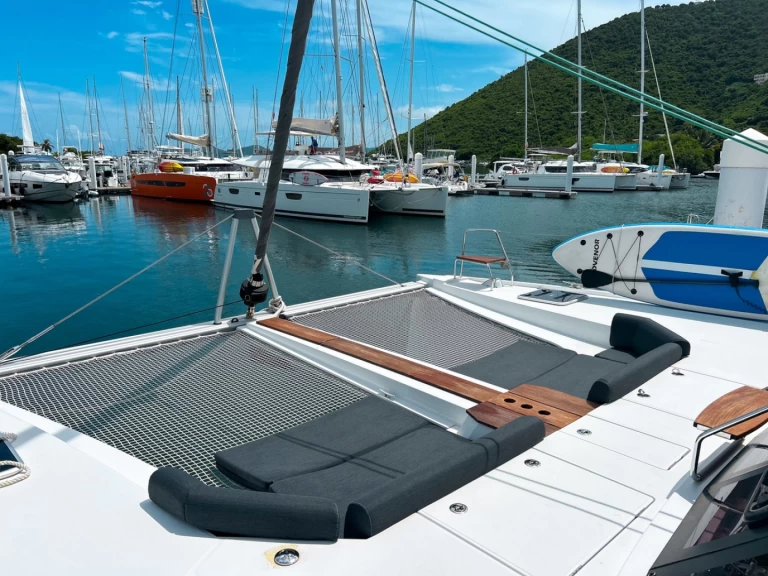 Nautitech Nautitech 46 Fly charter bareboat eller skeppad i Road Town