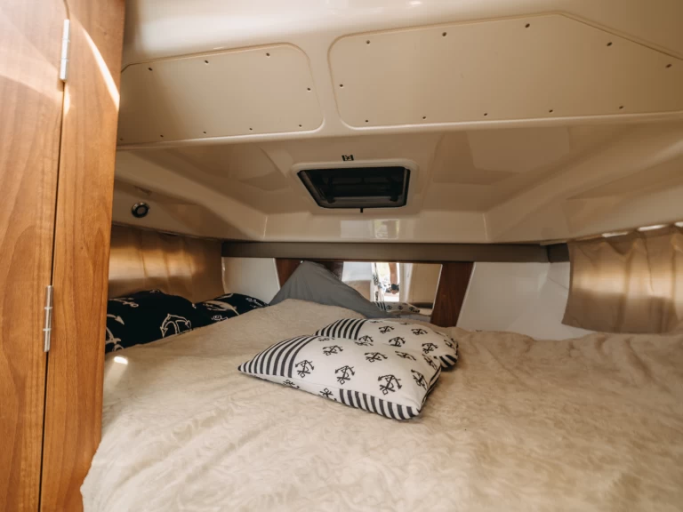 Quicksilver Active 755 Weekend charter bareboat eller skeppad i Klaipėda