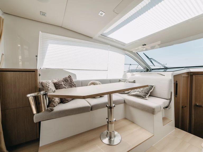 Yacht charter Klaipėdos rajonas billig C335 Grey