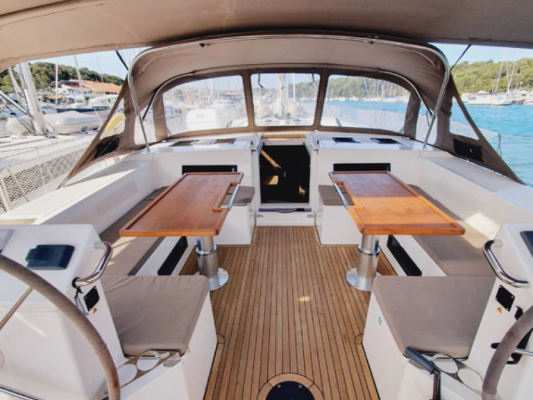 Bavaria Bavaria C50 Style charter bareboat eller skeppad i Pula 