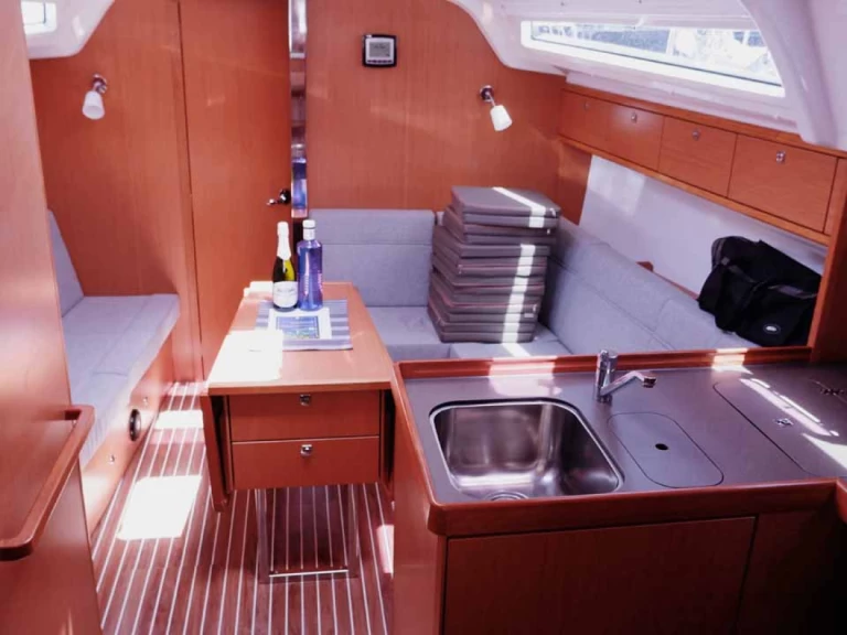 Hyra Segelbåt  med eller utan skeppare Bavaria Golfo Aranci 