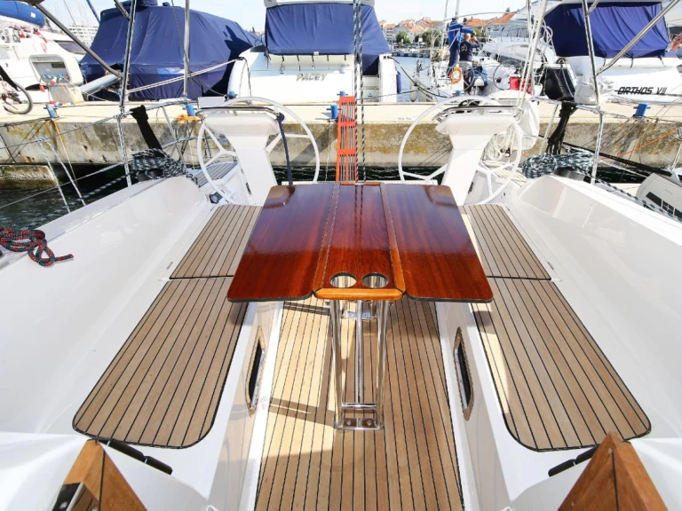 Hyra Segelbåt  med eller utan skeppare Bavaria Murter-Kornati 