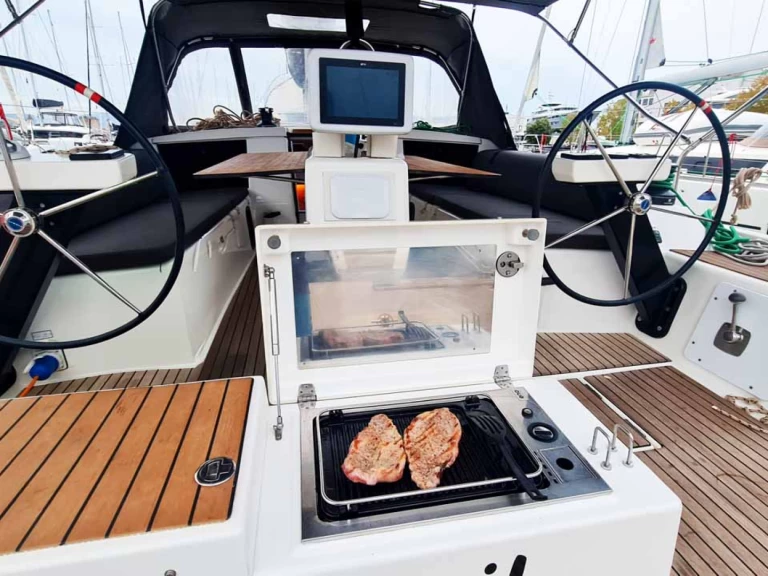 Hyra Segelbåt  med eller utan skeppare Dufour Jezera 