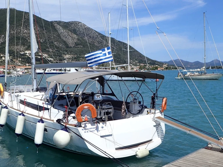 Jeanneau Sun Odyssey 519 charter bareboat eller skeppad i Benítses