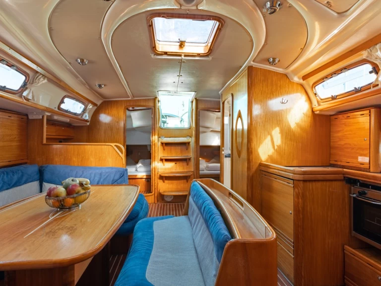 Bavaria Cruiser 46 charter bareboat eller skeppad i Punat