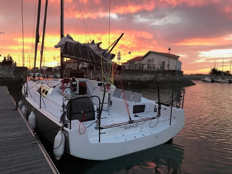 Uthyrning Segelbåt  Pogo Structures med en båtlicens 