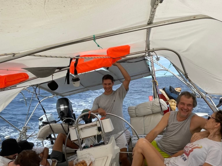 Uthyrning Segelbåt  Bénéteau med en båtlicens 