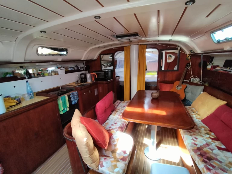 Uthyrning Segelbåt  Bénéteau med en båtlicens 