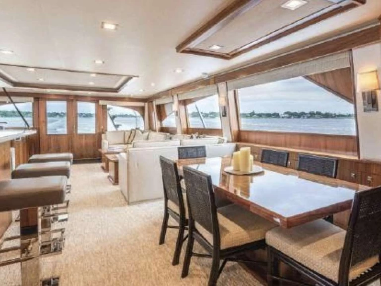 Viking Yachts TOUCHE charter bareboat eller skeppad i Turks- och Caicosöarna