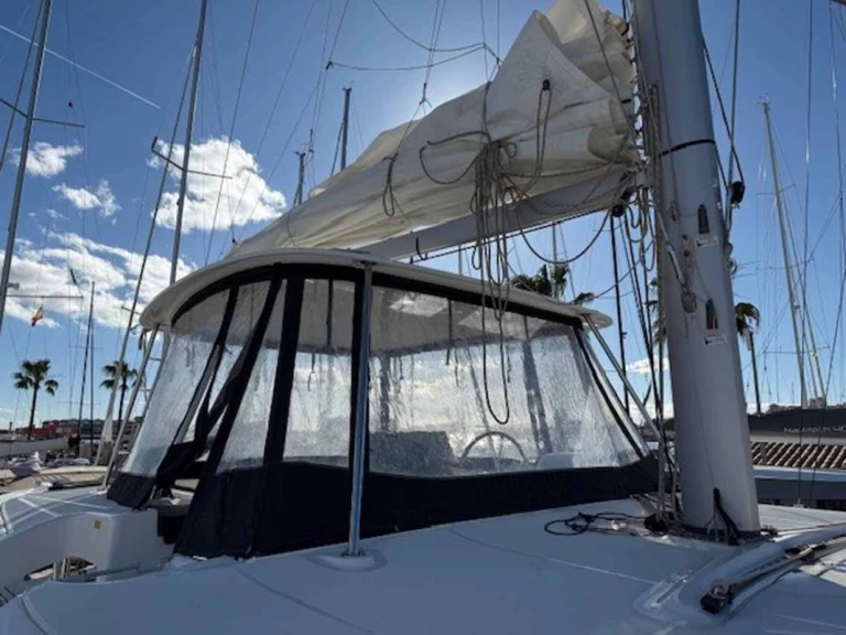 Lagoon Lagoon 46 charter bareboat eller skeppad i Palma de Mallorca