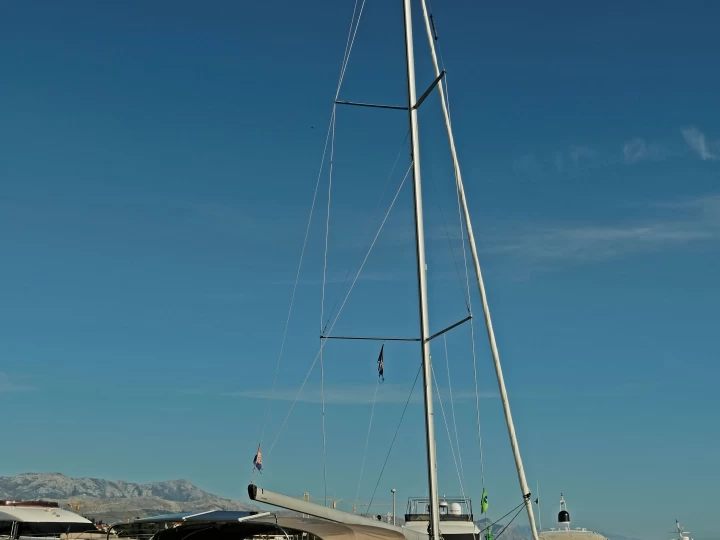 Jeanneau Sun Odyssey 380 charter bareboat eller skeppad i Split 